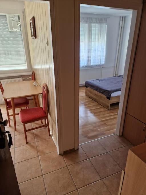 Studio Apartman Luna Карловац Экстерьер фото